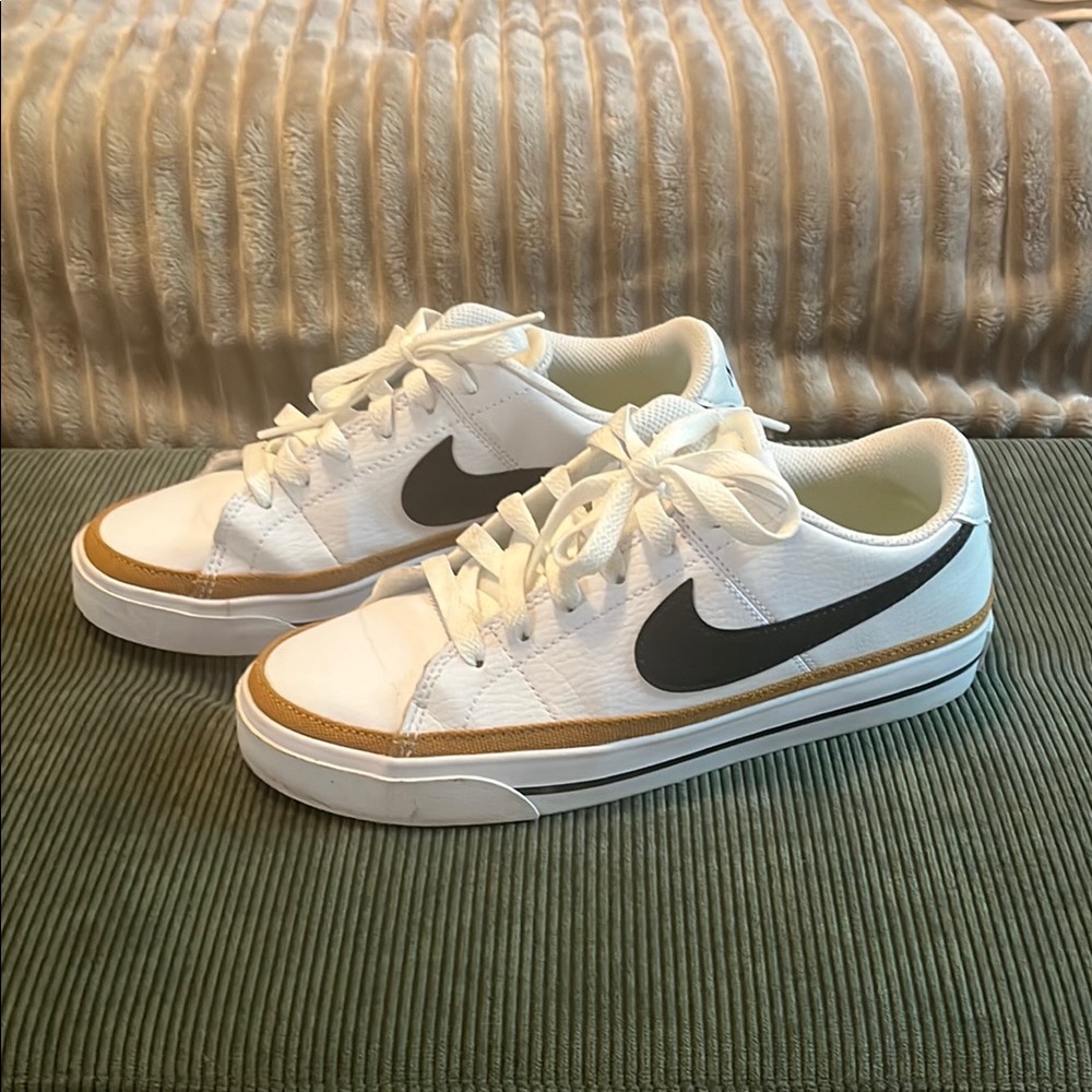 Nike Sneakers White with Black Logo Women’s 6